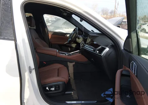 2026 BMW X6 xDrive40I z USA, uszkodzony, nr VIN 5UX33EX09T9161226